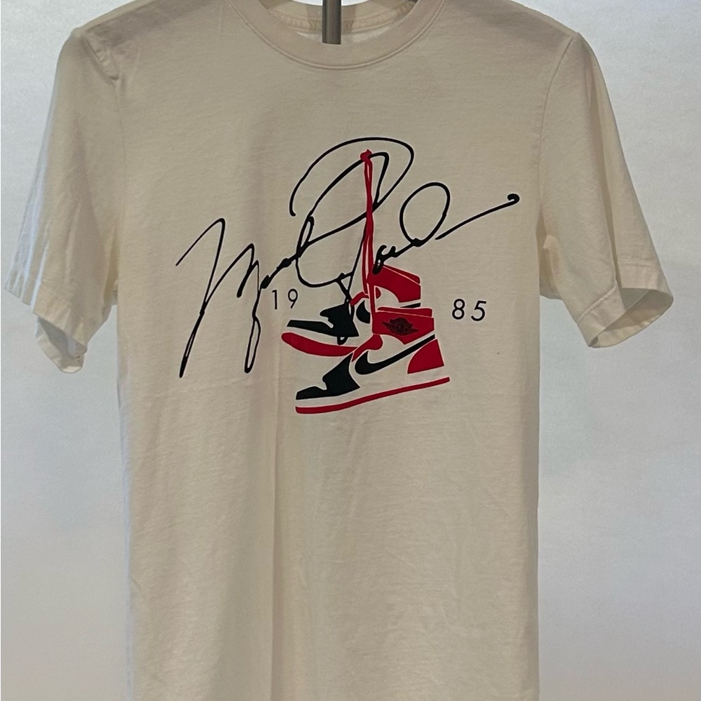 MLT007 Men's Jordan Cream black red Graphic T-Shirt small